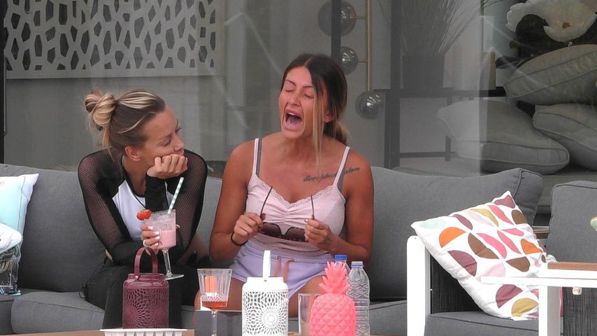 Jacqueline Siemsen und Christina Dimitriou bei "Ex On The Beach"