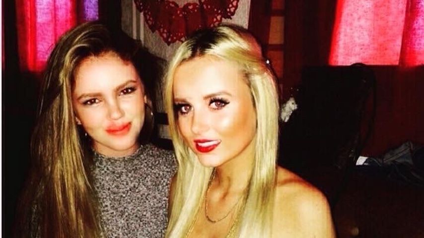Jade Übach mit einer Freundin