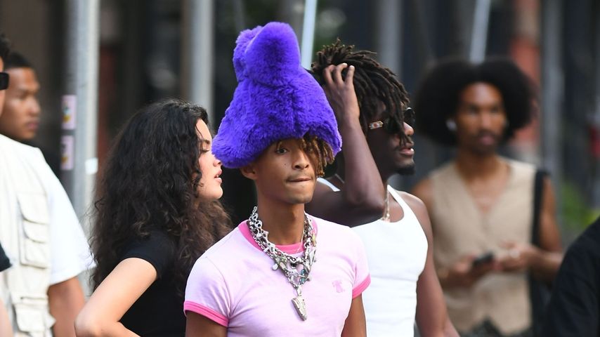 Skurriles Fashionstatement? Jaden Smith trägt Lila-Fell-Hut