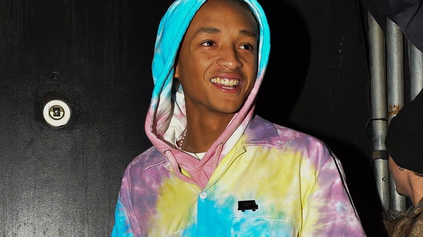 Hingucker: Jaden Smith im kunterbunten Batik-Jogginganzug