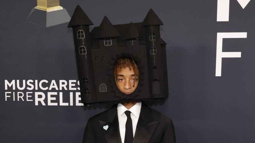 Jaden Smith erstaunt mit Vampirschloss-Hut bei den Grammys