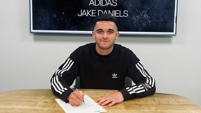 Jake Daniels, Fußballer