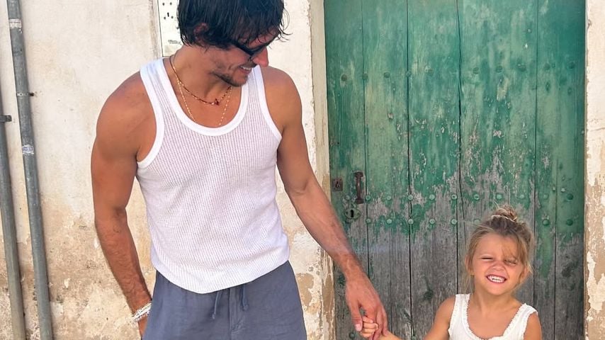Jake Hall mit seiner Tochter, Mai 2026