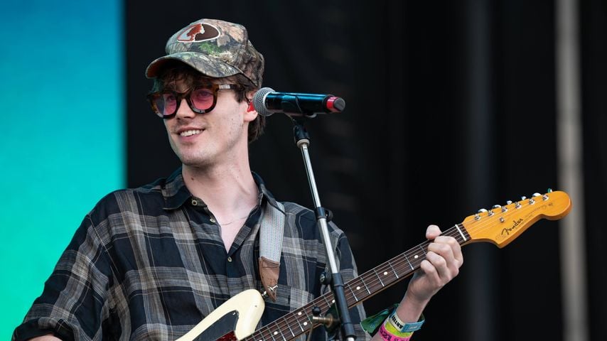 Jake Luppen von Hippo Campus beim Bonnaroo Music & Arts Festival 2023
