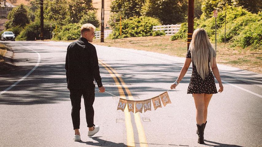 Jake Paul und Tana Mongeau bei ihrer Verlobung