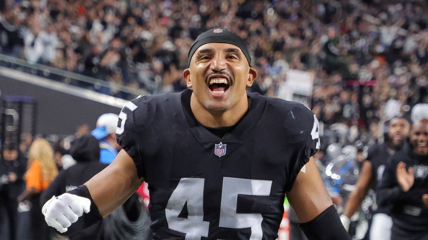 Jakob Johnson, Football-Spieler