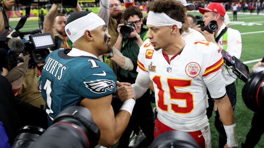 Jalen Hurts und Patrick Mahomes nach dem Super Bowl 2025