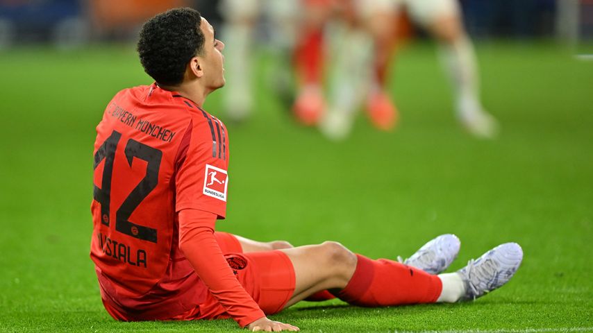 Jamal Musiala beim Spiel FC Bayern gegen den FC Augsburg