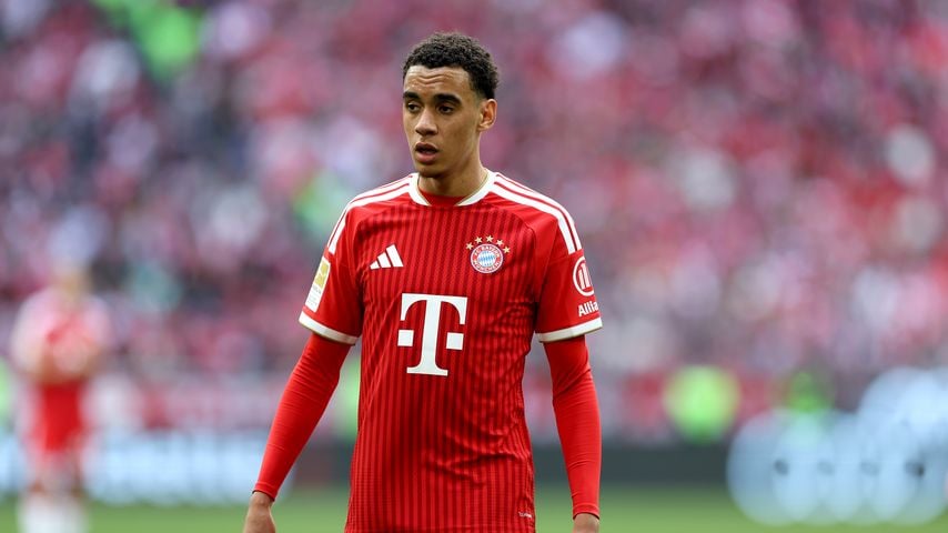 Jamal Musiala im Trikot des FC Bayern München im Bundesliga-Spiel gegen den 1. FC Köln in der Allianz Arena