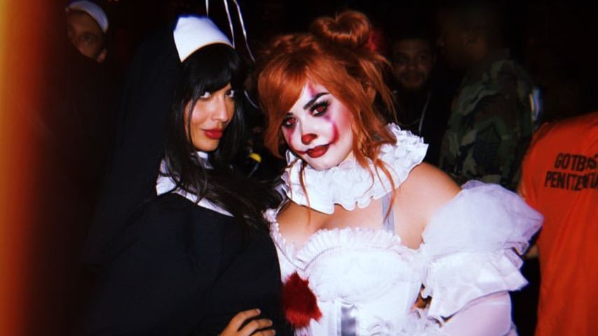 Jameela Jamil mit der Gastgeberin auf Demi Lovatos Halloween-Party im Oktober 2019