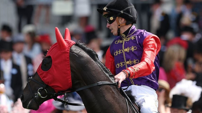 James Doyle auf Point Of Law vor der Queen's Vase am zweiten Tag von Royal Ascot 2026 in Ascot