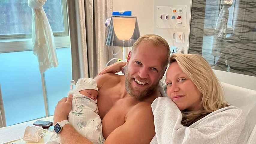 James Haskell und Chloe Madeley mit ihrer Tochter Bodhi im August 2022