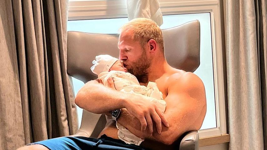 James Haskell mit seiner Tochter Bodhi im August 2022