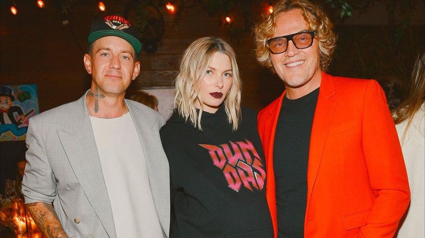 James Kirkham, Jessica Hart und Peter Dundas im Dezember 2021 in Los Angeles