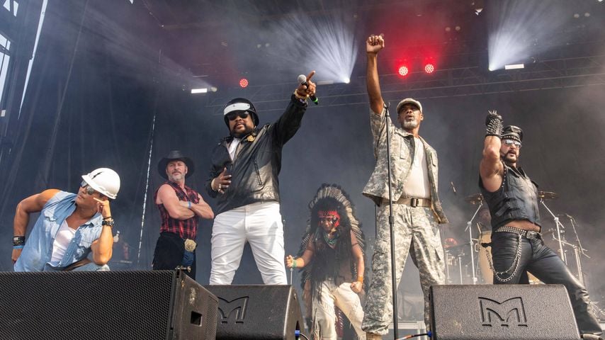 James Kwong, Chad Freeman, Victor Willis, Angel Morales, James Lee und J.J. Lippold von den Village People beim Riot Fest in Chicago