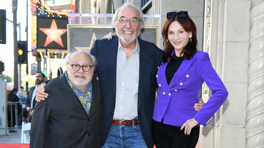 Bei der Walk-of-Fame-Ehrung: James L. Brooks mit Danny DeVito und Marilu Henner in Hollywood