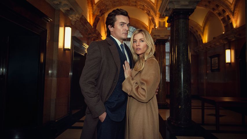 James (Rupert Friend) und seine Frau Sophie (Sienna Miller) in "Anatomie eines Skandals"