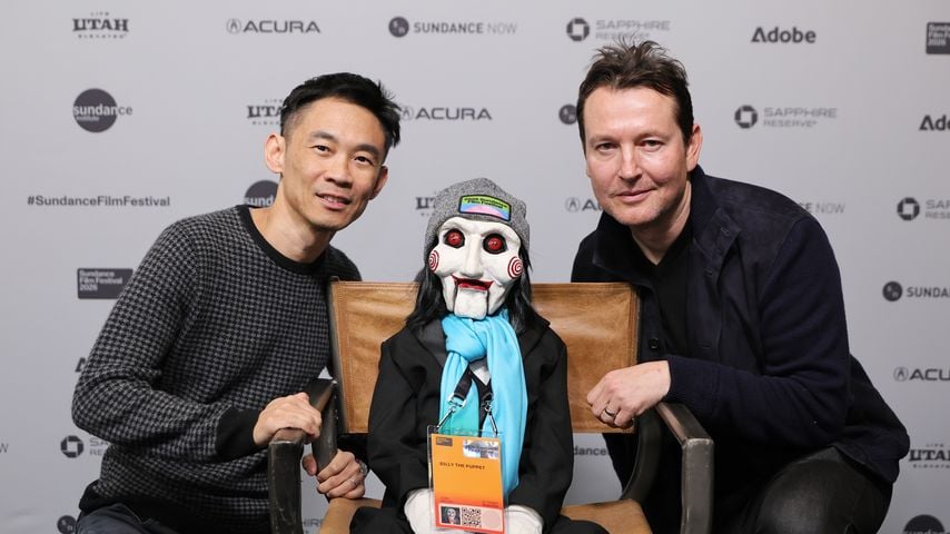 James Wan, Billy the Puppet und Leigh Whannell bei der Legacy-Vorführung von "Saw" beim Sundance Film Festival 2026