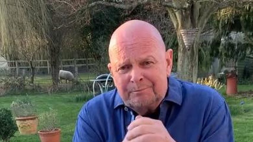 James Whale, britischer Moderator