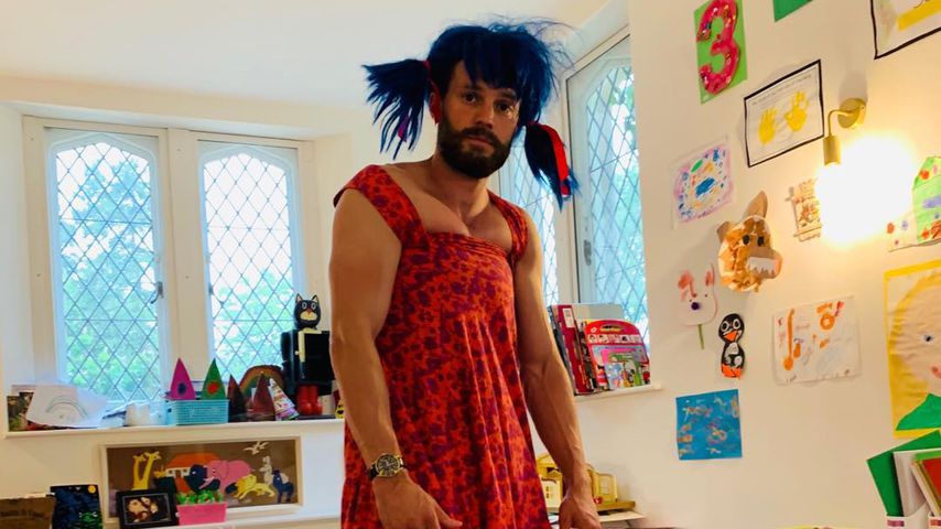 Erkannt? Hier ist Jamie Dornan in ein Kleid geschlüpft