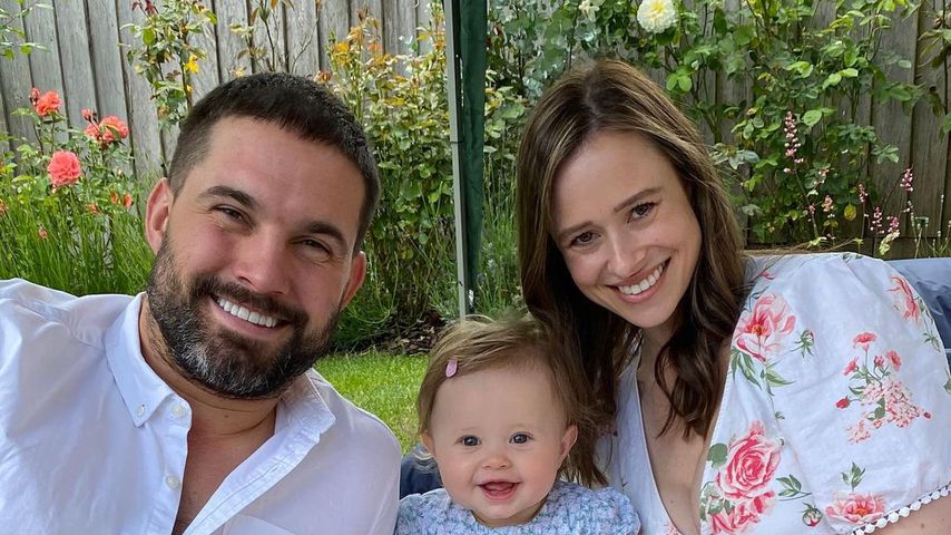 Jamie Jewitt und Camilla Thurlow mit ihrem Baby