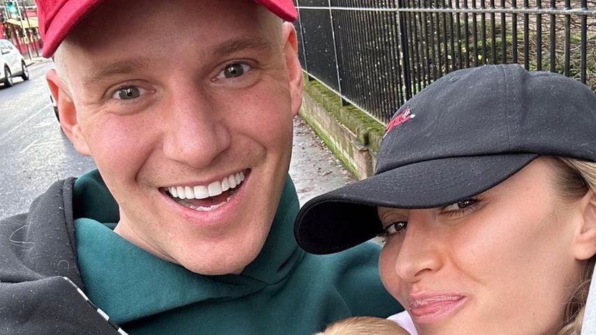 Jamie Laing und Sophie Habboo mit ihrem Hundewelpen