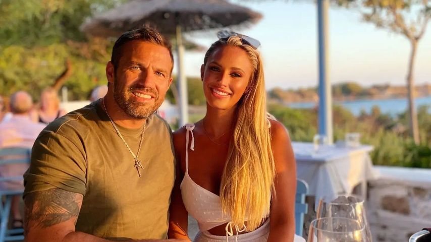 "Hollyoaks"-Star Jamie Lomas ist mit seiner Freundin verlobt