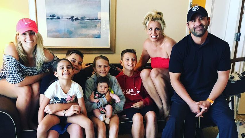 Jamie Lynn, Britney und Bryan Spears mit ihren Kindern Jayden James, Sophia, Maddie, Ivey und Sean