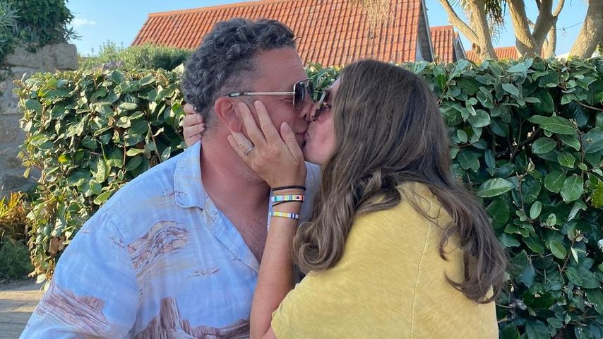 Jamie Oliver küsst seine Frau Jools