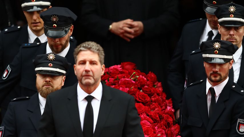 Rosen, Musik, rührende Worte: So war Jan Fedders Trauerfeier