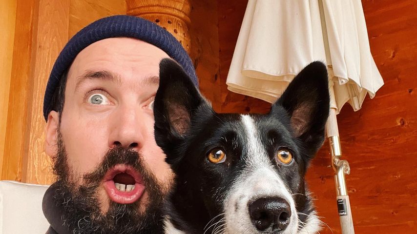 Jan Köppen mit seinem Hund Suki im März 2022