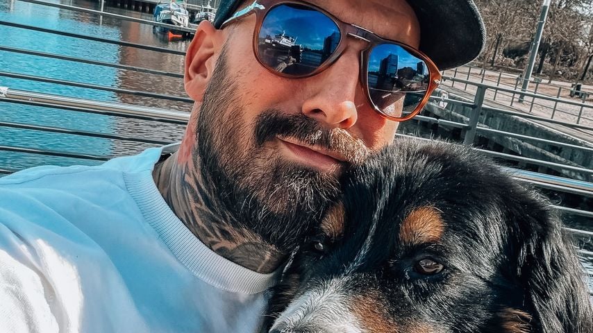 Jan Leyk mit Hund Bruno, März 2026