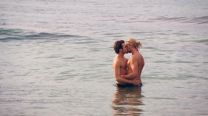 Heiße Meer-Action: Er bekommt ersten "Prince Charming"-Kuss!