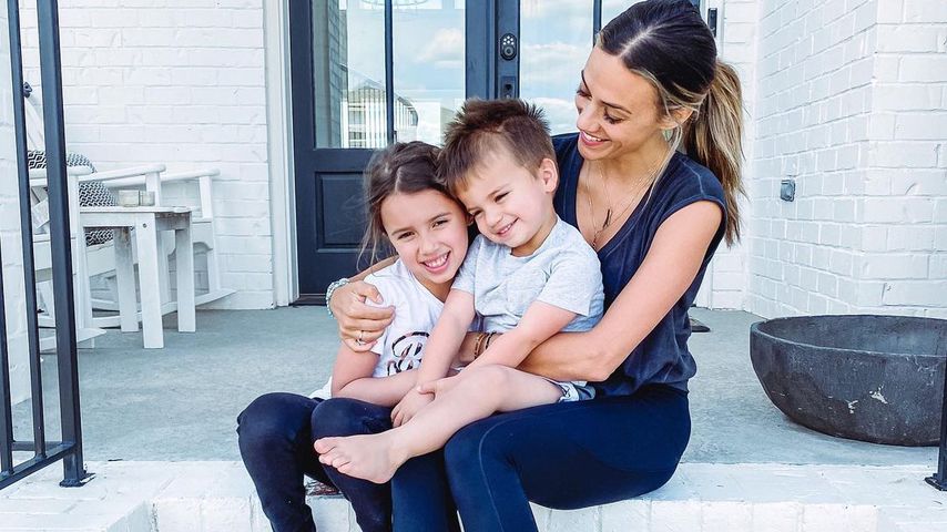 Jana Kramer mit ihren Kids Jolie und Jace