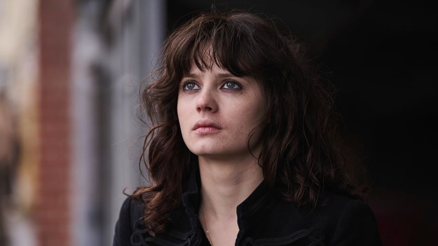 Jana McKinnon als Christiane F. am Set von "Wir Kinder vom Bahnhof Zoo"