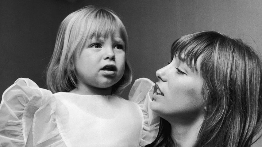 Jane Birkin (r.) mit ihrer Tochter Kate Barry im Juli 1970