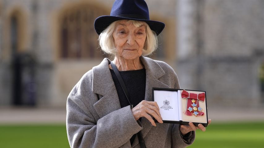 Jane Lapotaire mit ihrer CBE-Auszeichnung am Windsor Castle, 17. Februar 2026