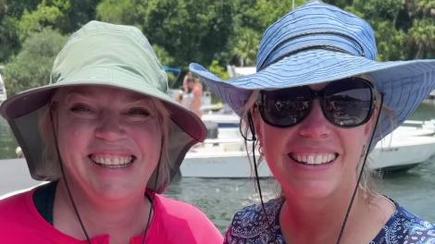 Janelle Brown mit einer Bekannten im Juli 2023