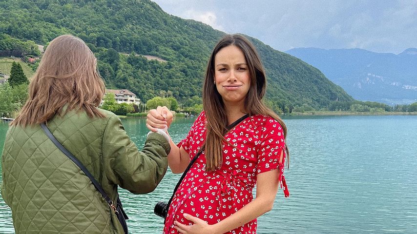 Janina Uhse und eine Freundin