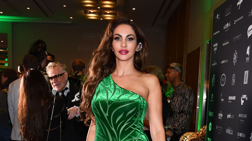 Nach Terminänderung: Janina Youssefian will vier Hochzeiten