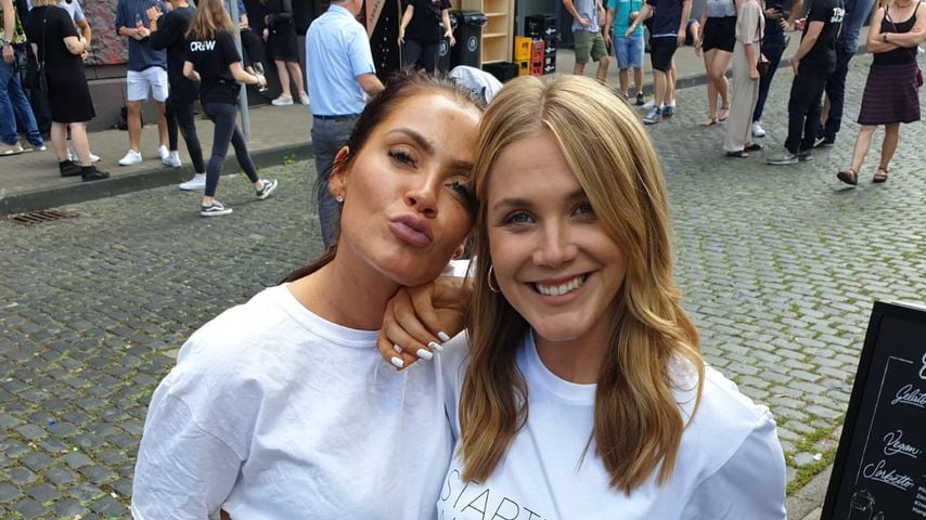 Janine Pink und Alina Merkau beim Original Way Coke Food-Festival in Köln