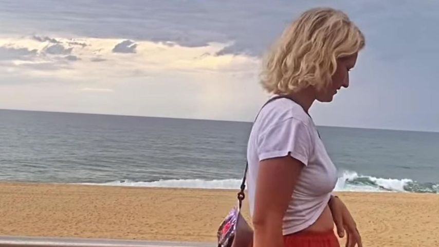 Janni Kusmagk am Strand, 2022