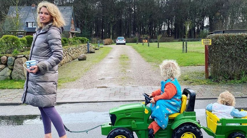 Janni Kusmagk mit ihren Kids auf Sylt im Dezember 2020