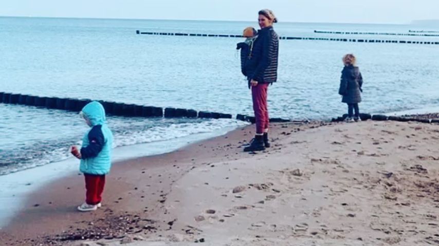 Influencerin Janni Kusmagk mit ihren Kids