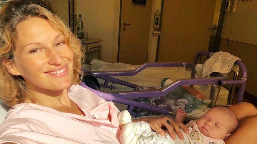 Janni Kusmagk und Tochter Yoko im Krankenhaus