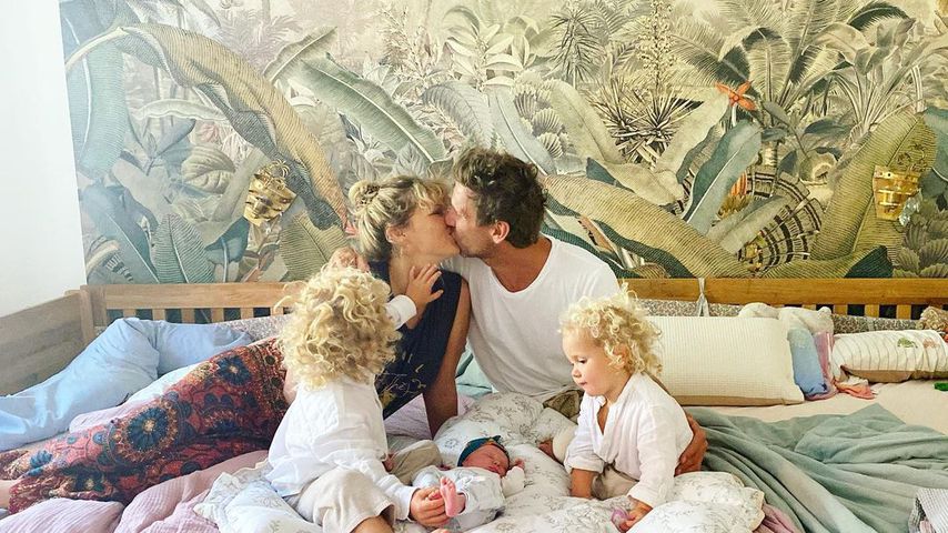 Janni und Peer Kusmagk mit ihren Kindern Emil-Ocean, Merlin und Yoko, September 2021