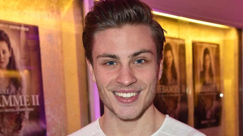 Jannik Schümann bei der "Die Hebamme 2"-Premiere, 2016