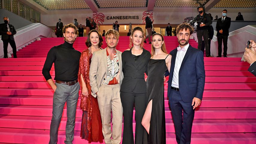 Jannik Schümann mit dem "Sisi"-Cast im Oktober 2021 in Cannes