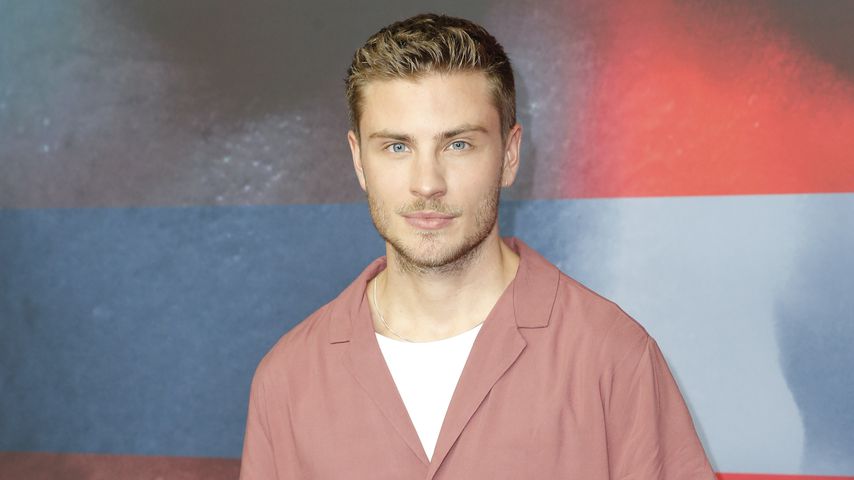 Jannik Schümann bei der "9 Tage wach"-Premiere in Berlin