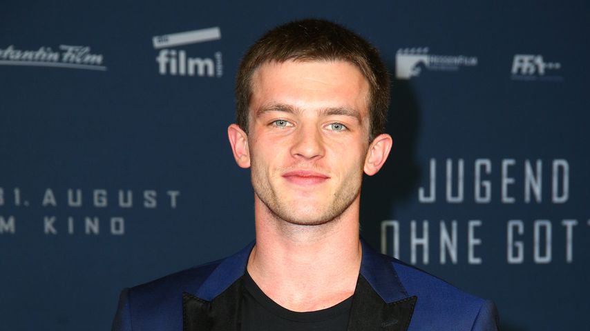 1. TV-Kuss mit Mann: So war's für Jungstar Jannis Niewöhner!